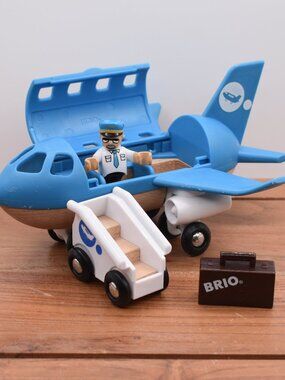 Brio World 33306 Airplane Double runway track Pilot & Luggage Missing Passenger